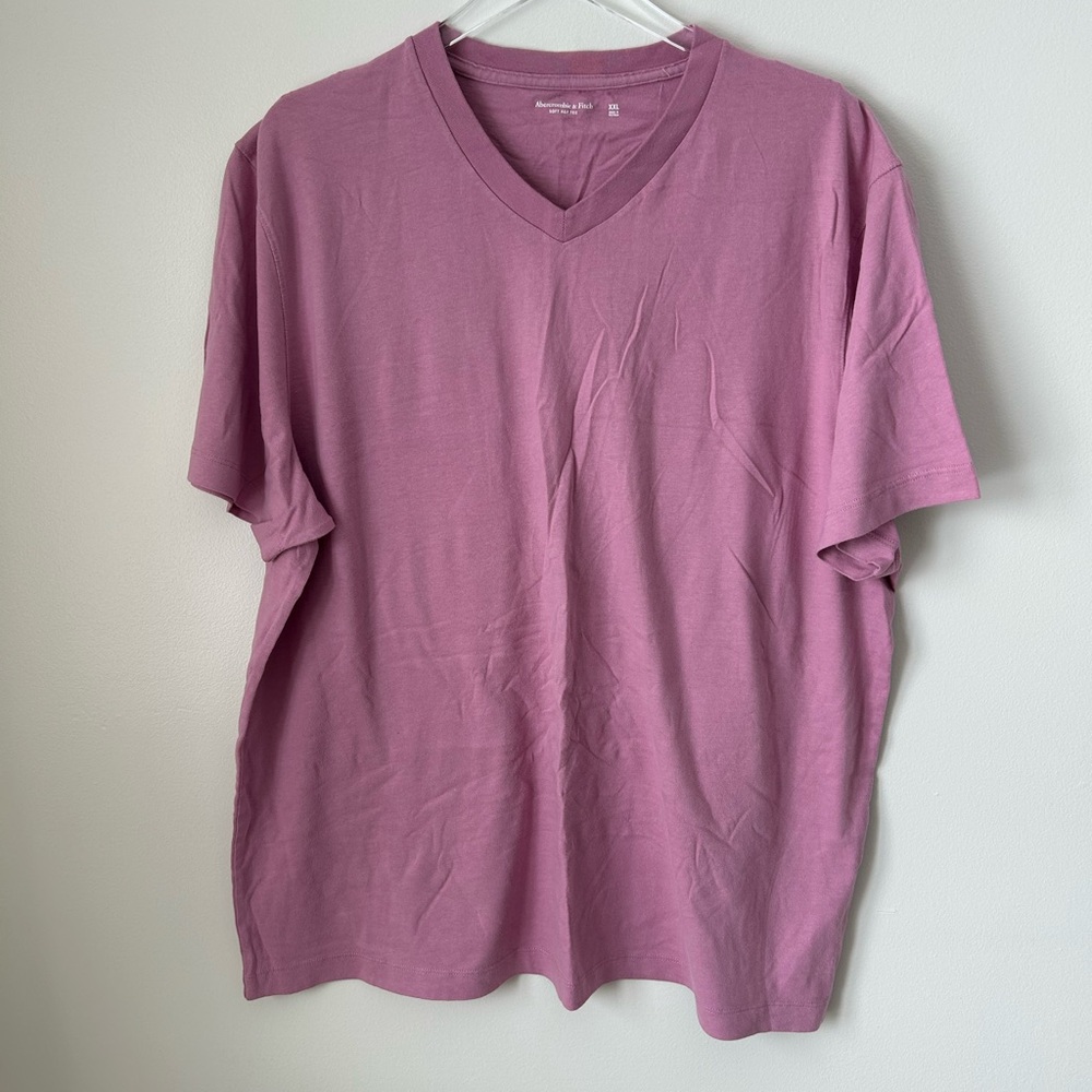 Men's V-Neck T-Shirt in Pink
